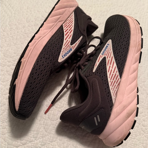 Brooks Women's Grey and Pink Athletic Shoes - Picture 6 of 7